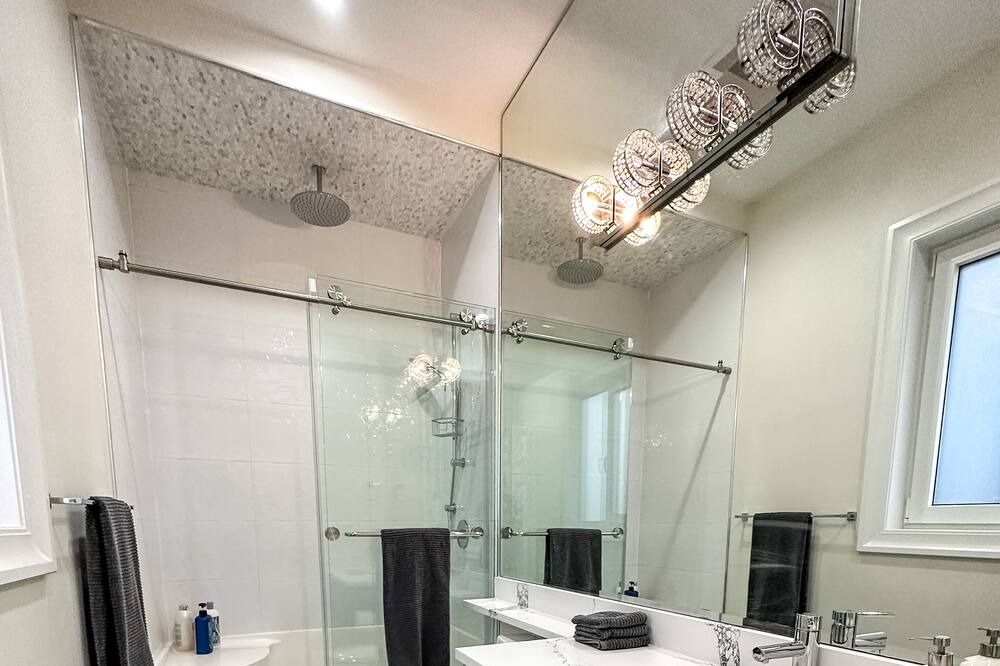 Photo of Bathroom in Hollyburn