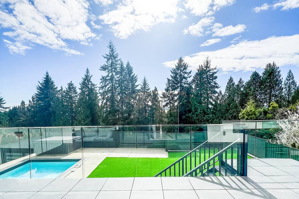 Photo of Outdoor in Hollyburn