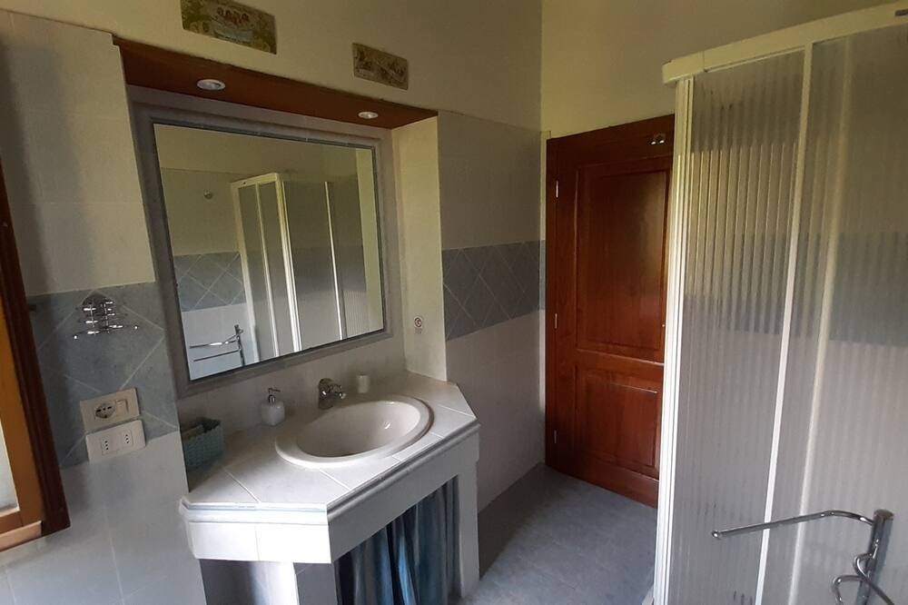 Photo of Bathroom in Porrena