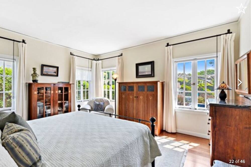 Photo of Bedroom in Laguna Beach