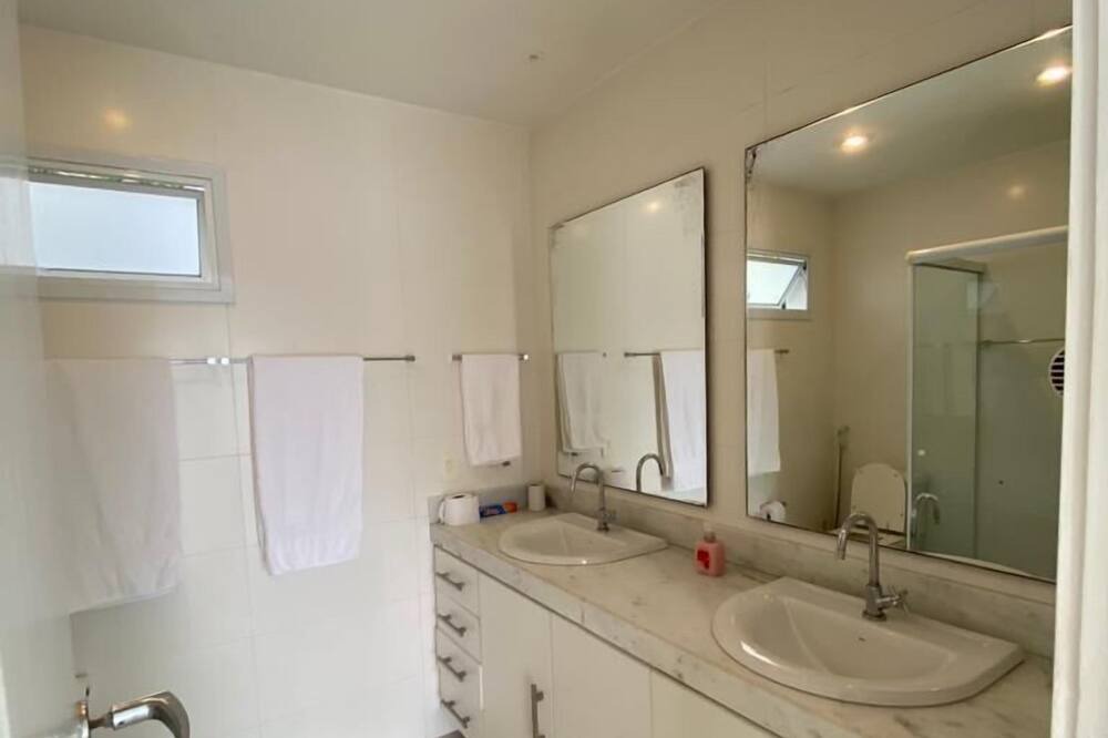 Photo of Bathroom in Mambucaba