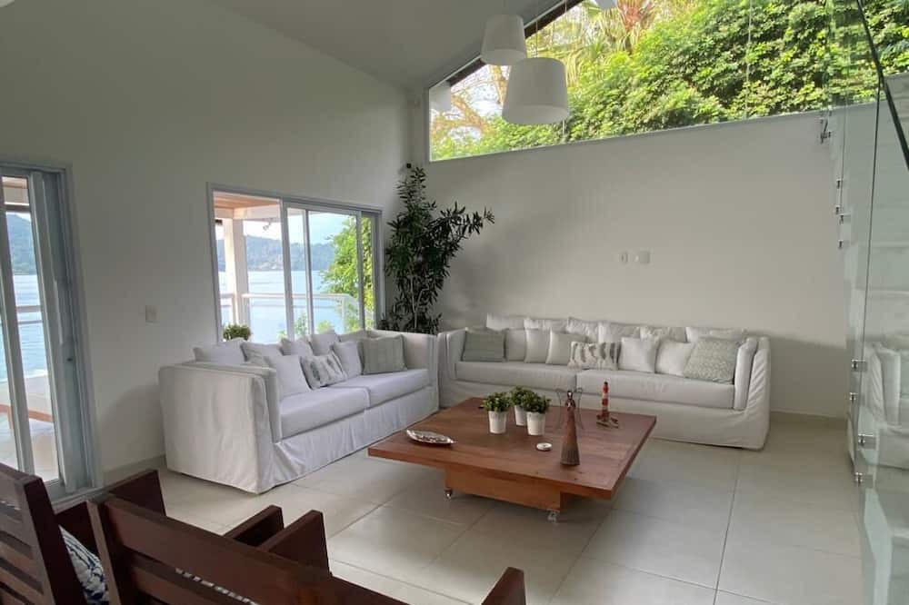 Photo of Livingroom in Mambucaba