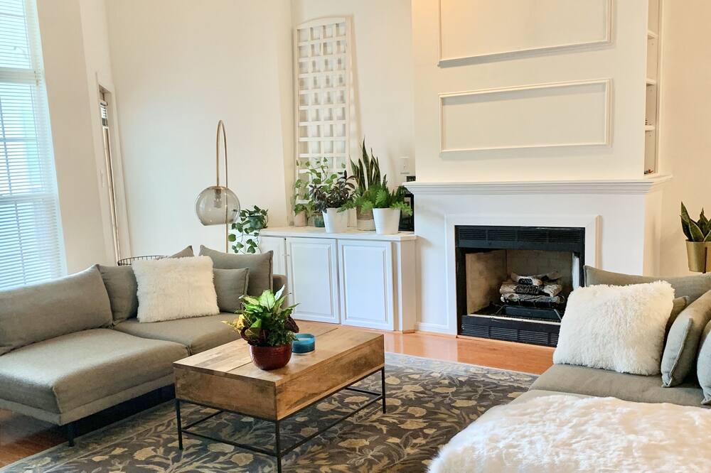 Photo of Livingroom in Town Center
