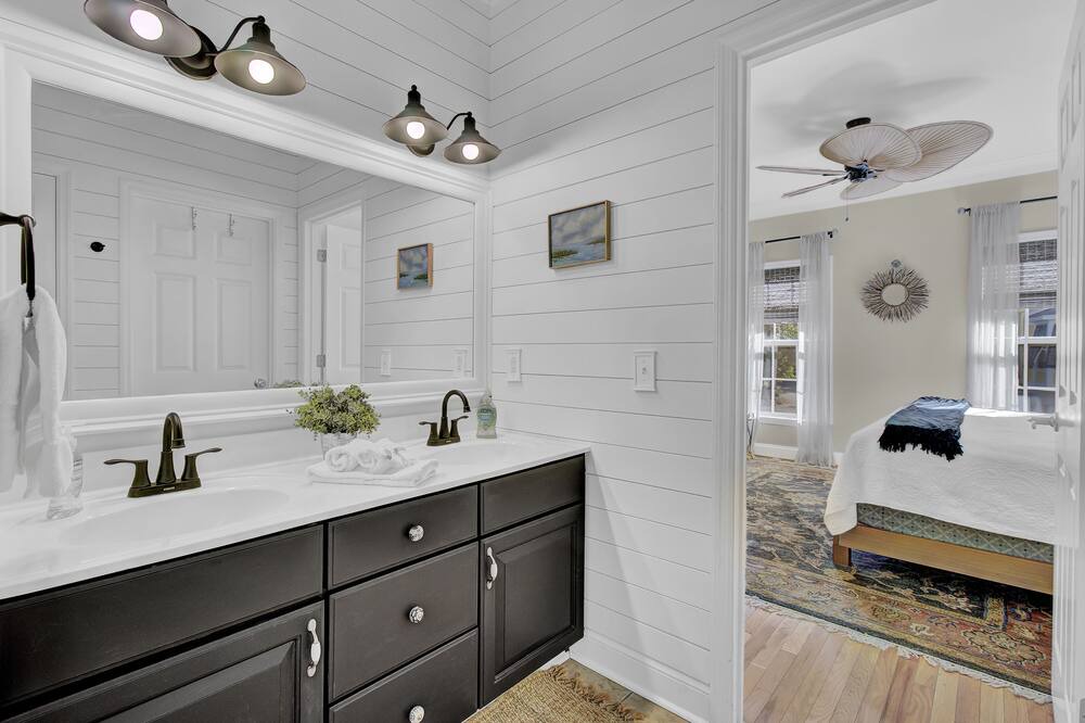 Photo of Bathroom in Waters Edge