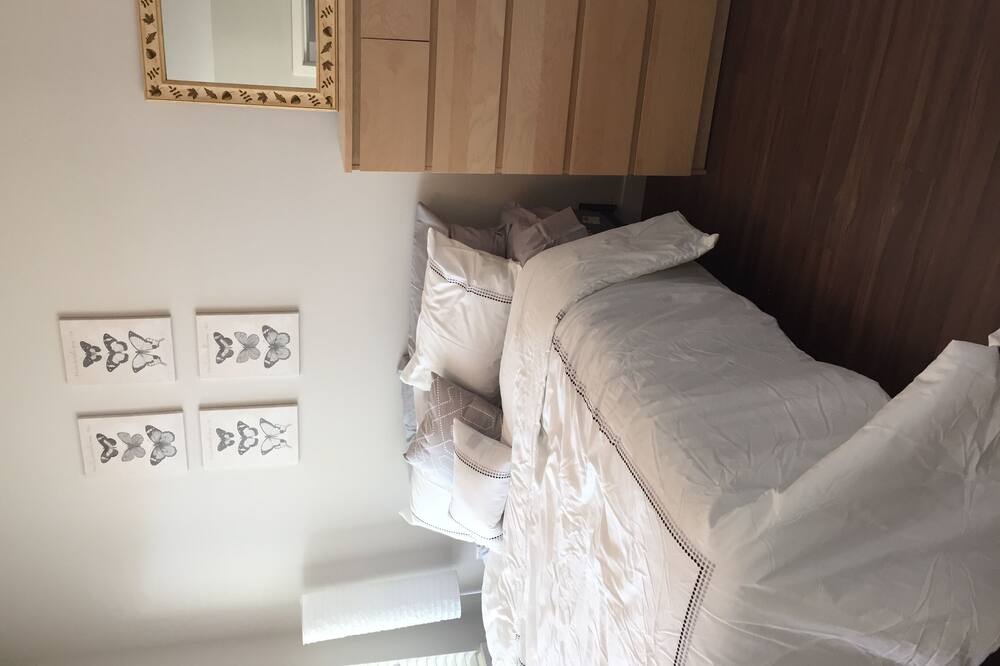 Photo of Bedroom in Lower Lonsdale