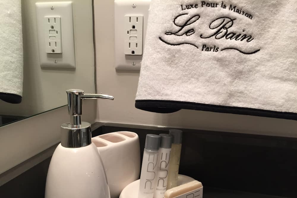 Photo of Bathroom in Lower Lonsdale
