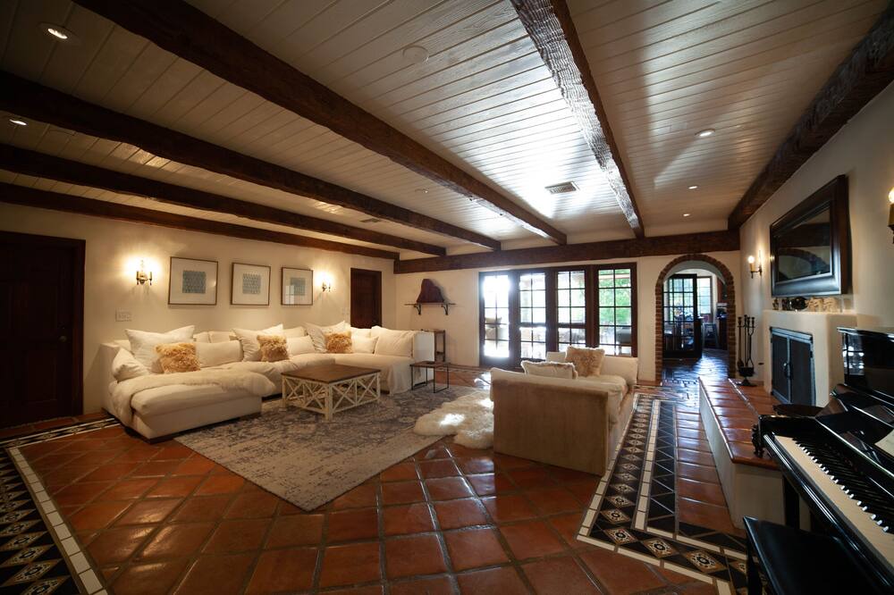 Photo of Livingroom in Topanga