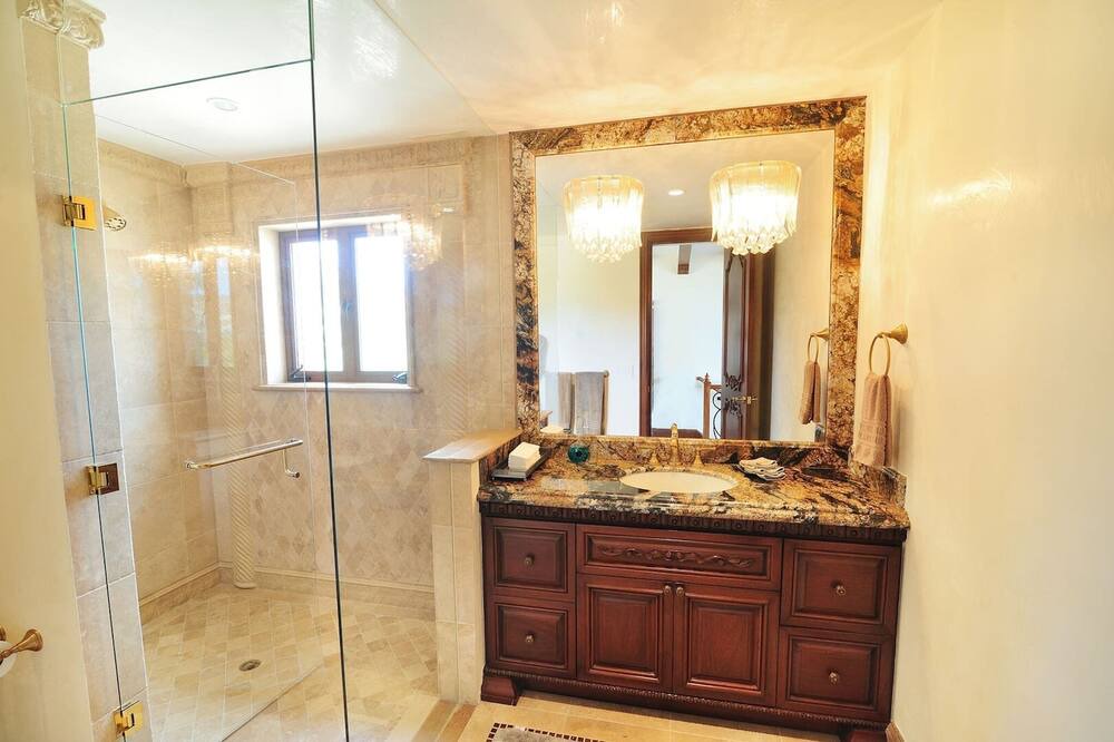 Photo of Bathroom in Buzzards