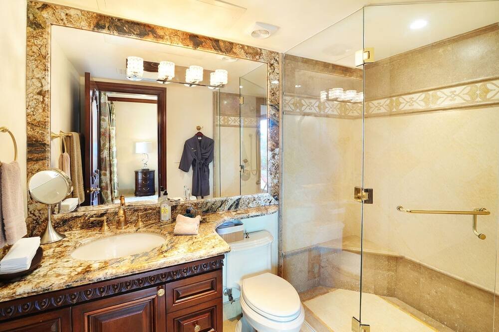 Photo of Bathroom in Buzzards
