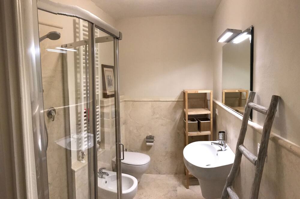 Photo of Bathroom in Le Cure