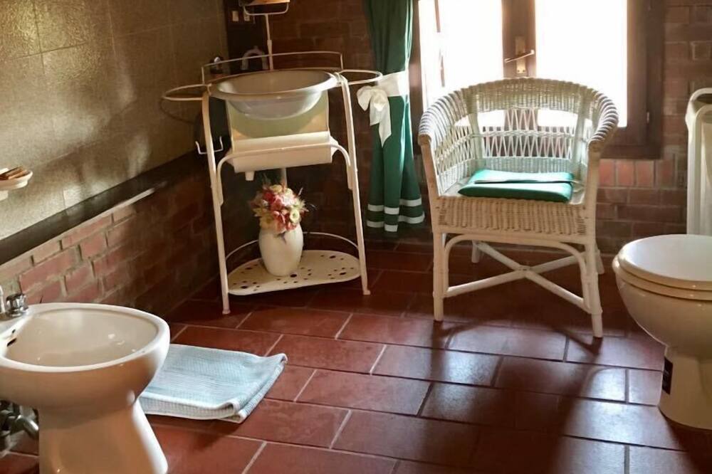 Photo of Bathroom in Vernasca