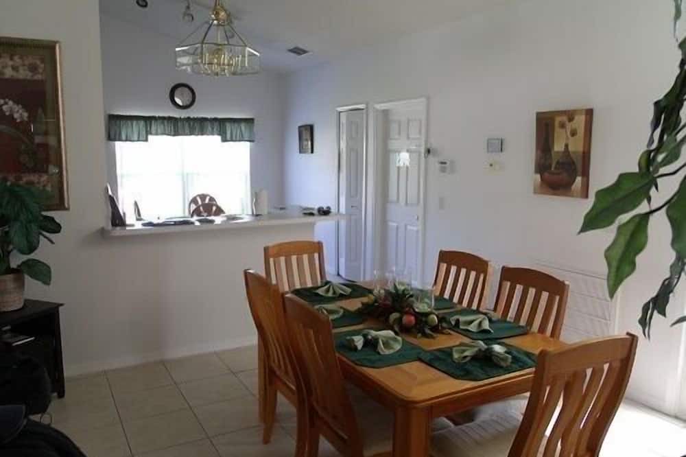 Photo of Livingroom in Bridgewater Crossing