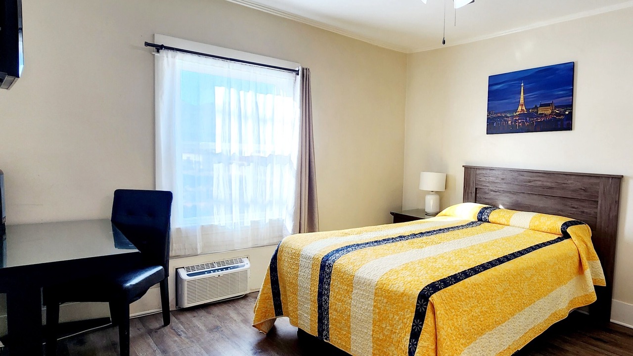 Photo of Bedroom in Santa Paula