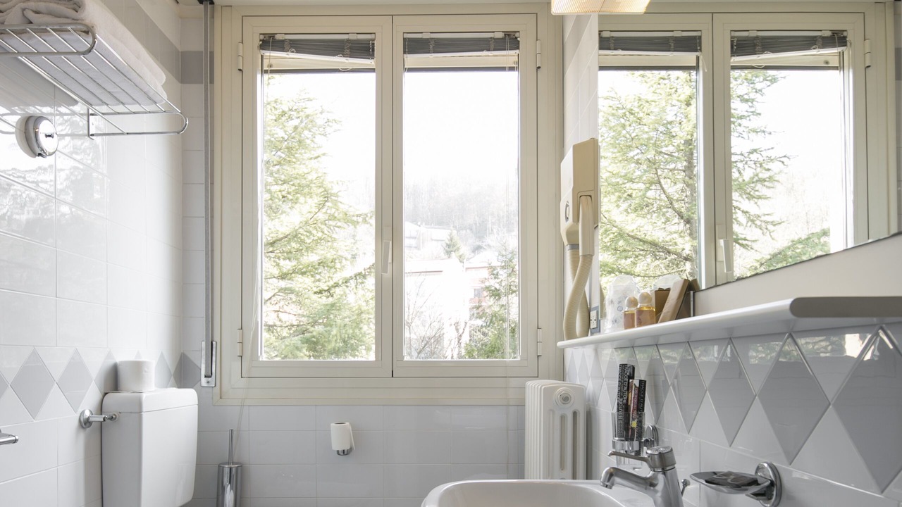 Photo of Bathroom in Tole