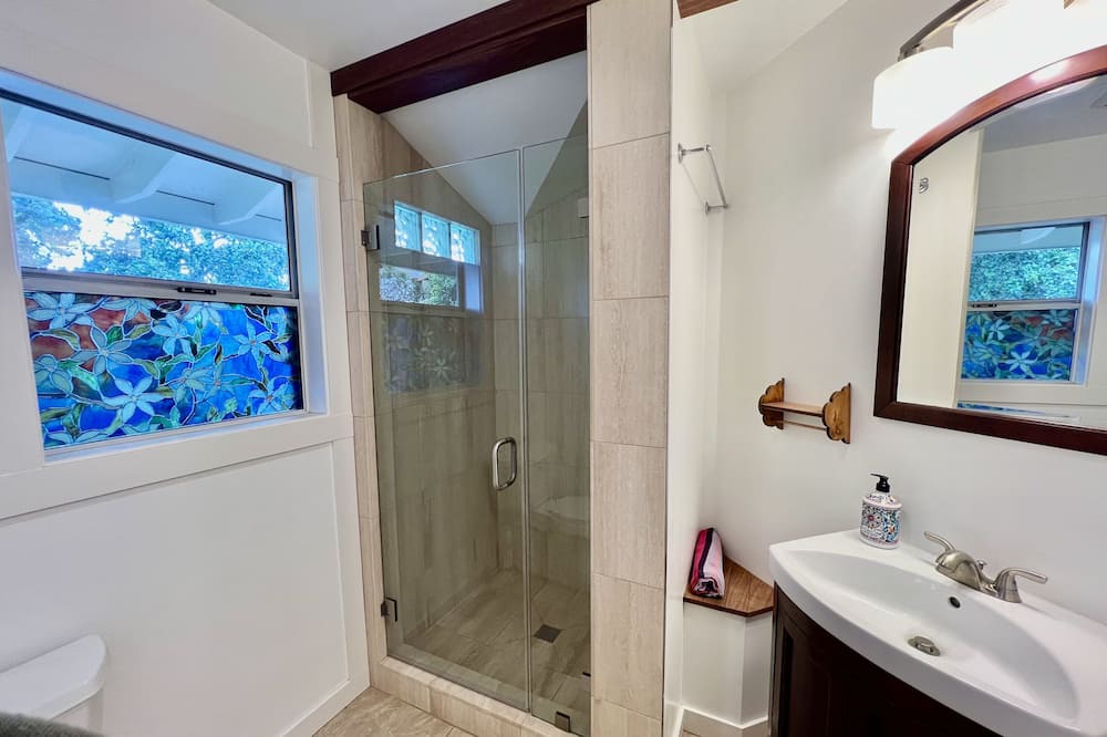 Photo of Bathroom in Fernwood