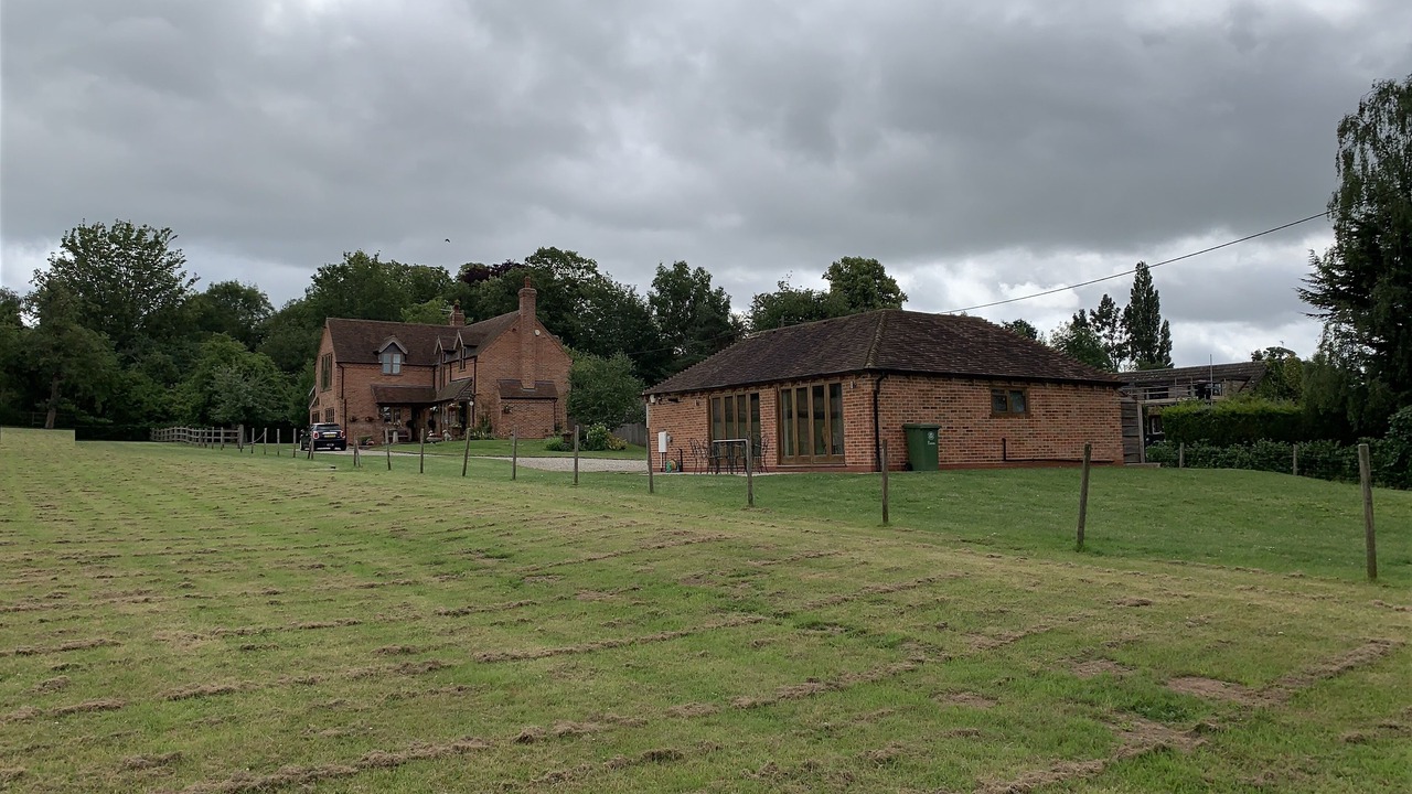 Photo of Buildings in Saintbury