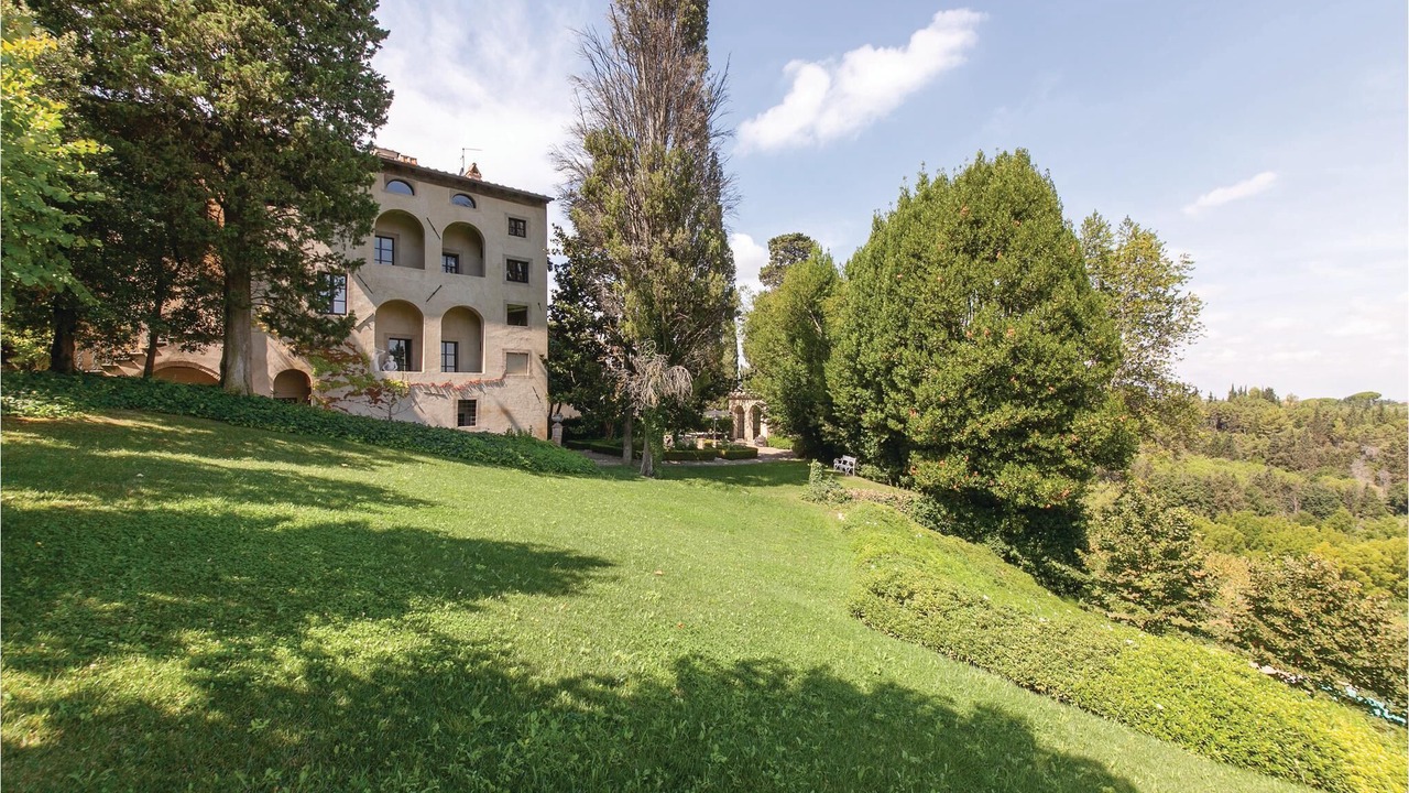 Photo of Outdoor in Lari