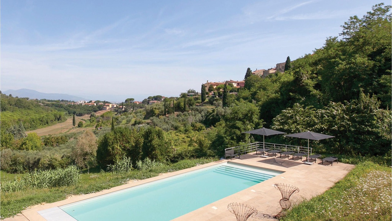Photo of Outdoor in Lari