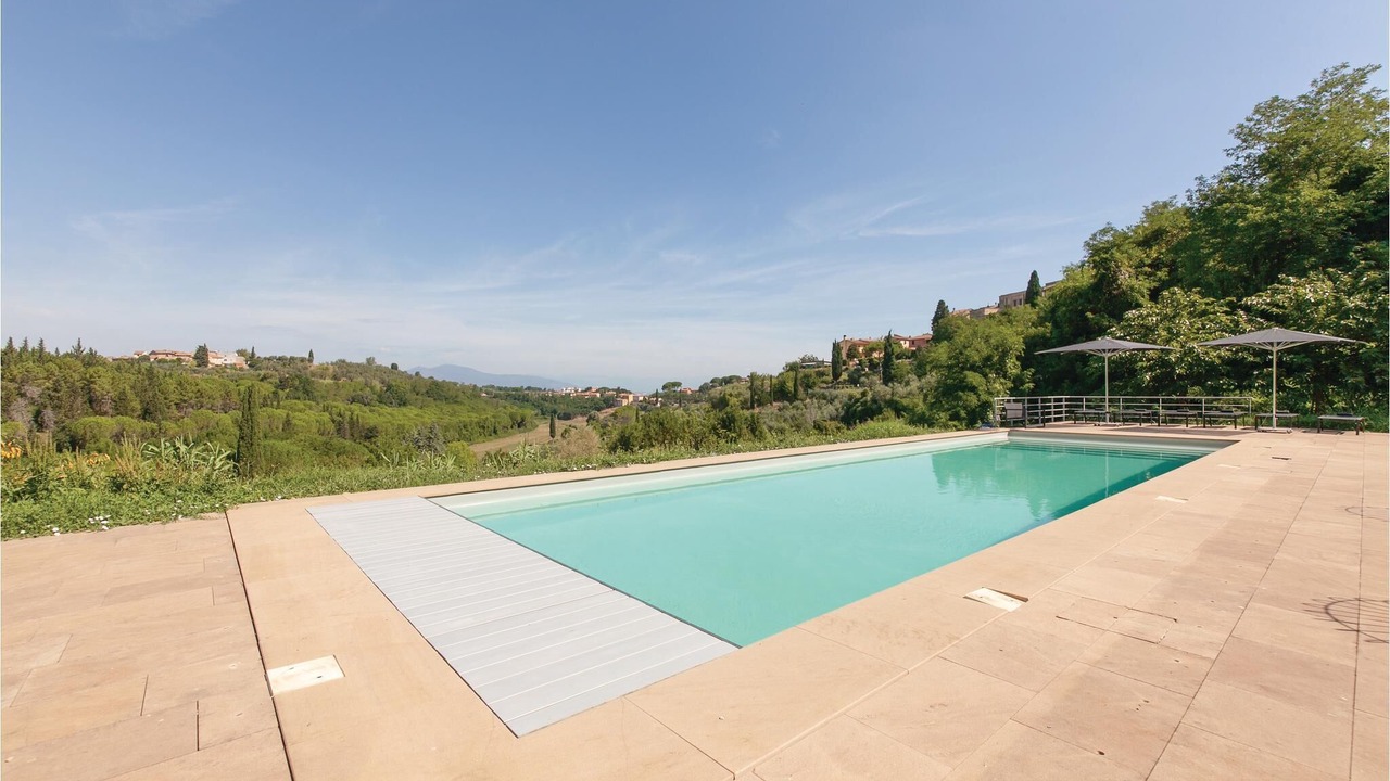 Photo of Outdoor in Lari