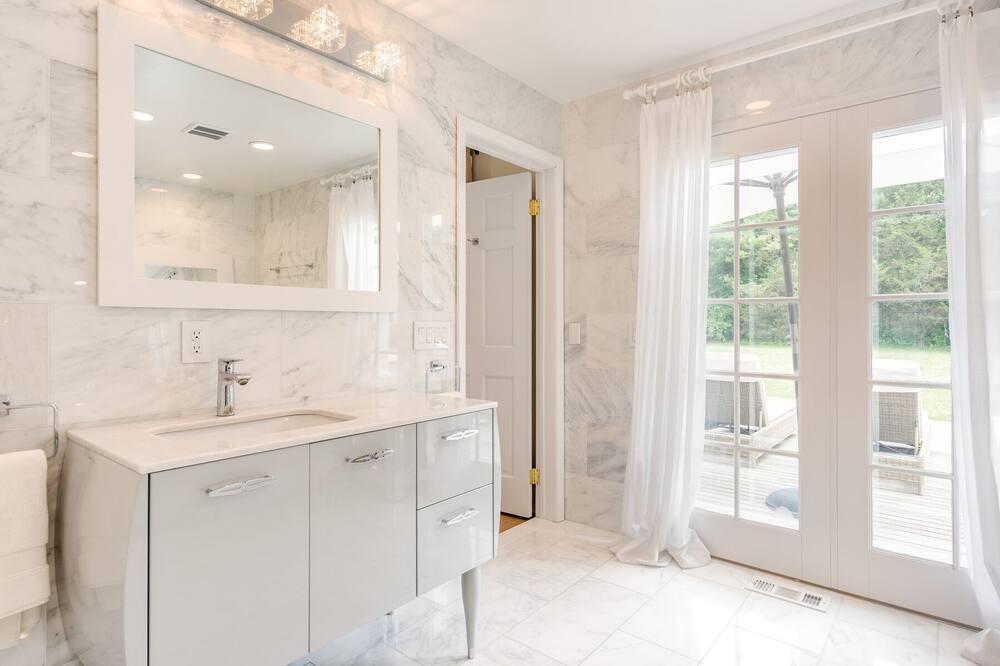 Photo of Bathroom in Sagaponack