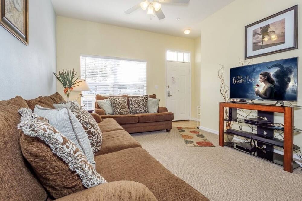 Photo of Livingroom in Venetian Bay Villages