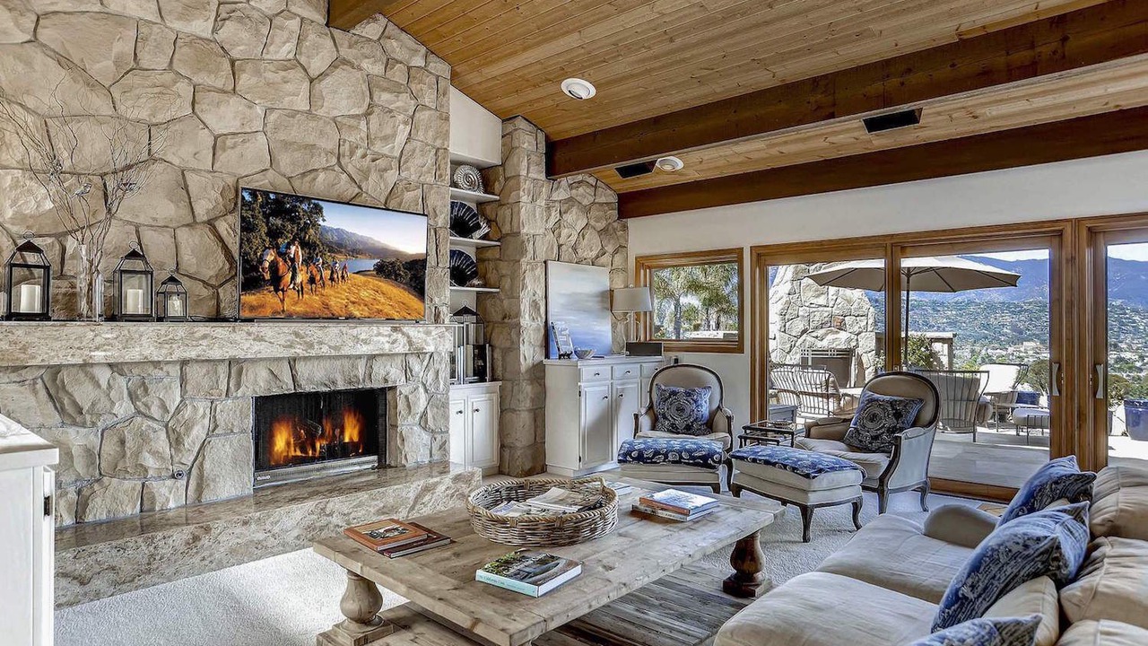 Photo of Livingroom in Alta Mesa
