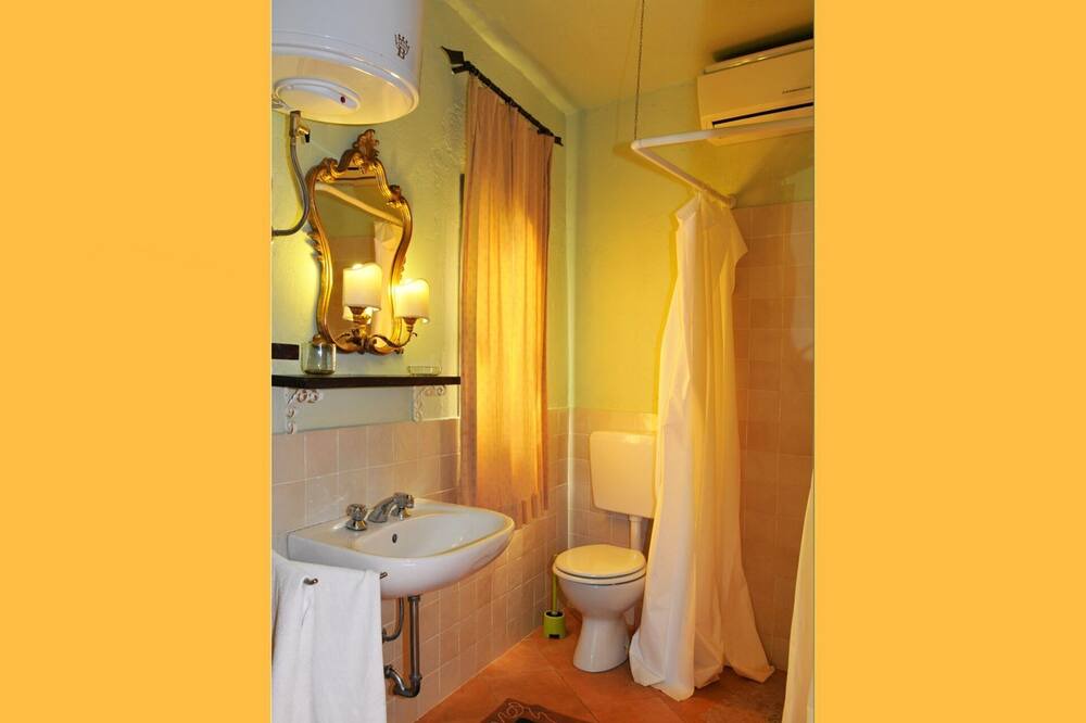 Photo of Bathroom in Molezzano