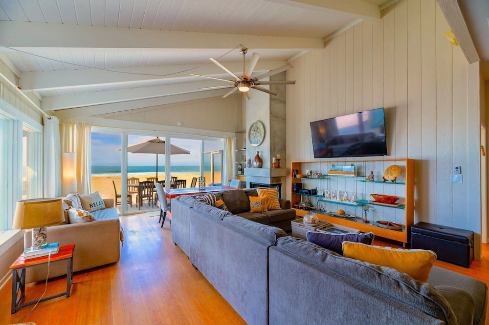 Photo of Livingroom in Oxnard Shores