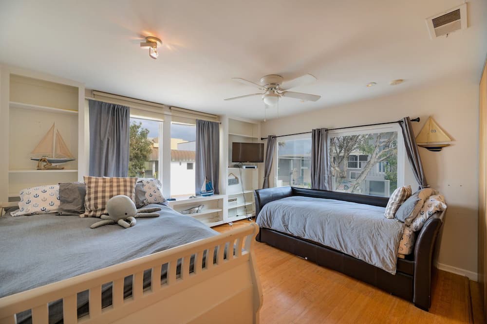 Photo of Bedroom in Oxnard Shores