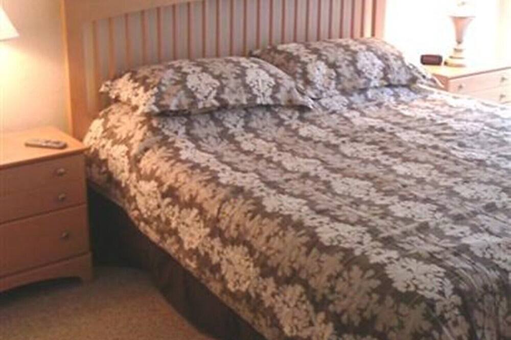 Photo of Bedroom in Venetian Bay Villages