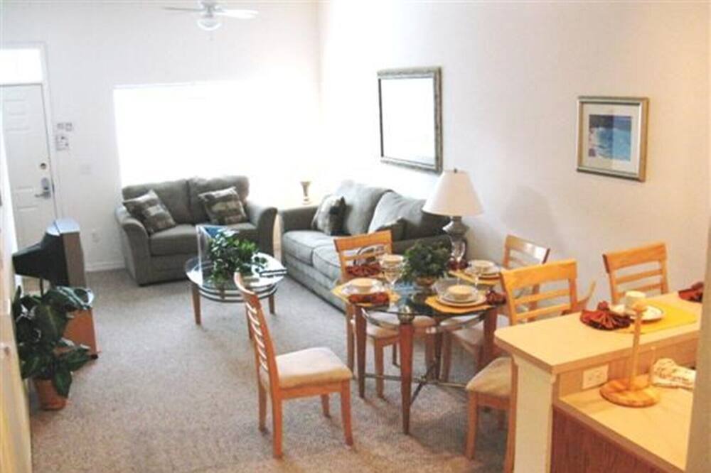 Photo of Livingroom in Venetian Bay Villages