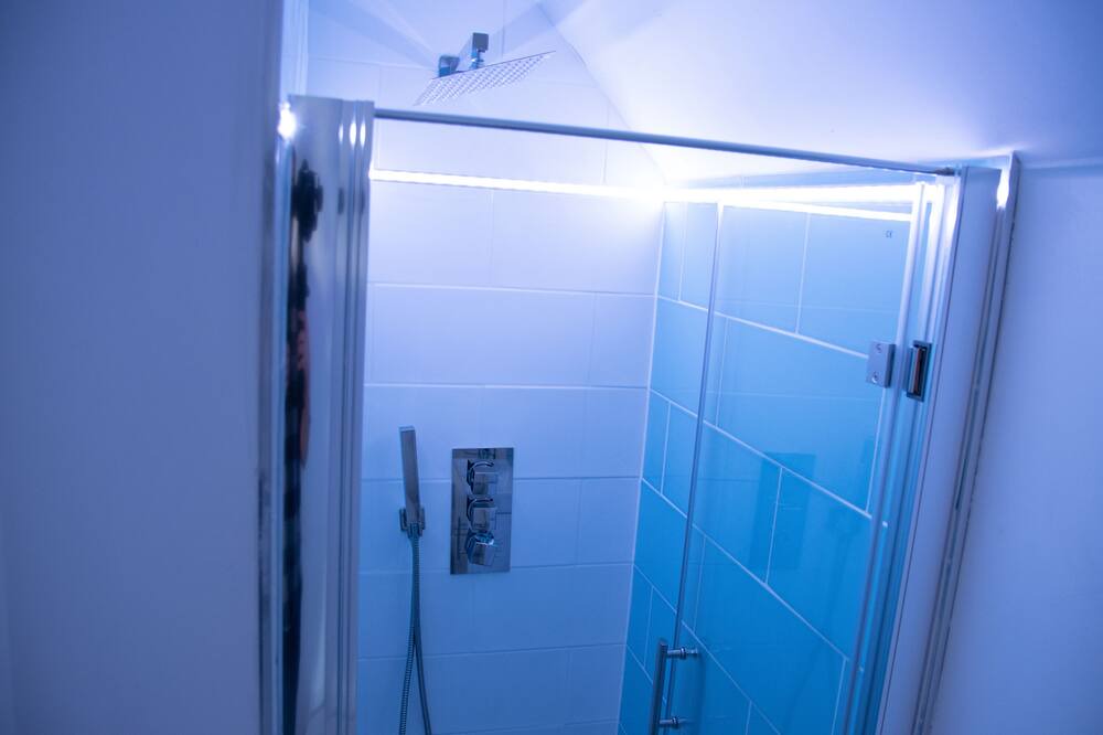 Photo of Bathroom in Stratford-upon-Avon