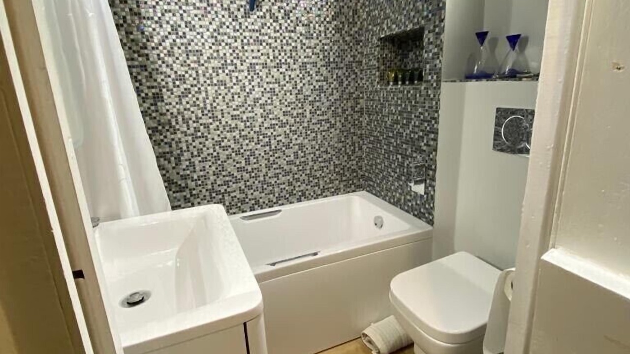 Photo of Bathroom in Ardens Grafton