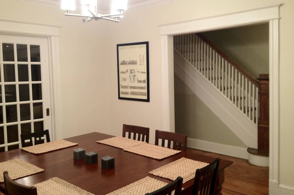 Photo of Livingroom in Le Droit Park