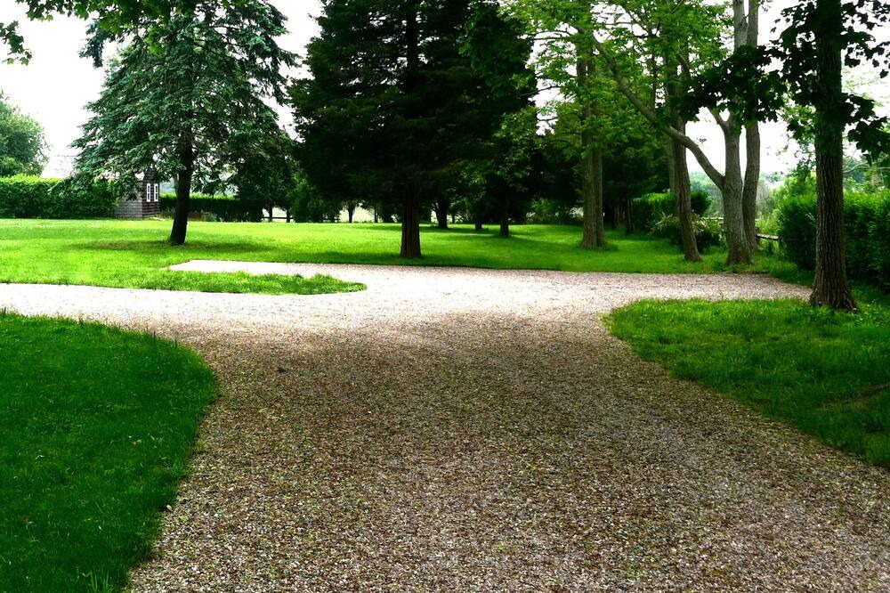 Photo of Others in Bridgehampton
