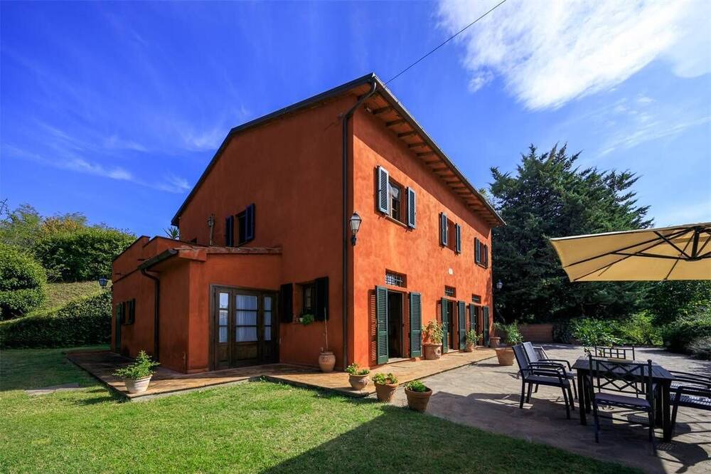 Photo of Outdoor in Lari