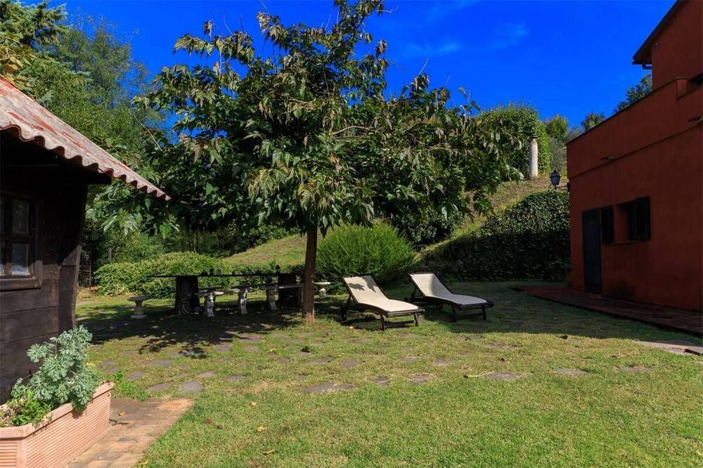 Photo of Outdoor in Lari