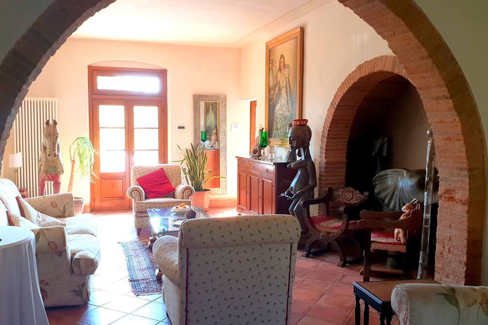 Photo of Livingroom in Lari