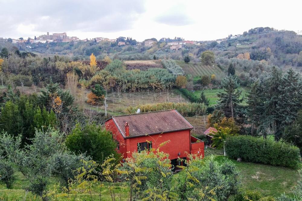 Photo of Outdoor in Lari
