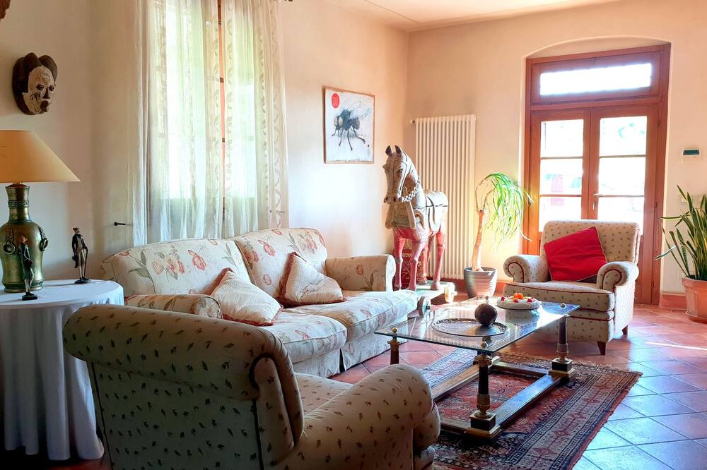 Photo of Livingroom in Lari