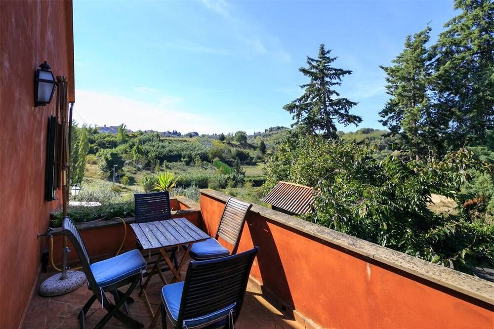 Photo of Patio Balcony in Lari