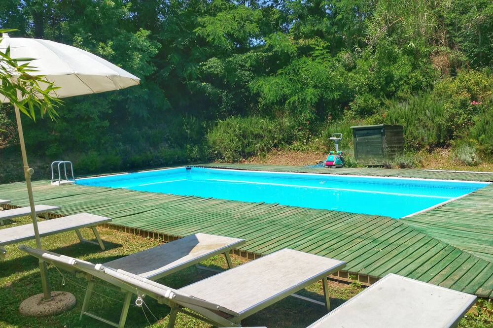 Photo of Outdoor in Lari