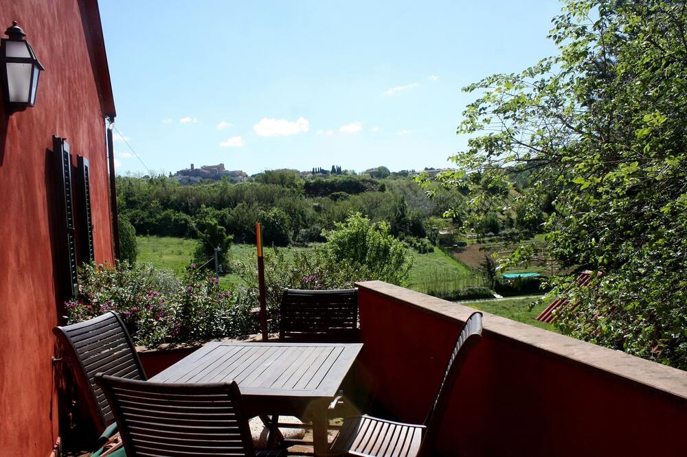 Photo of Patio Balcony in Lari