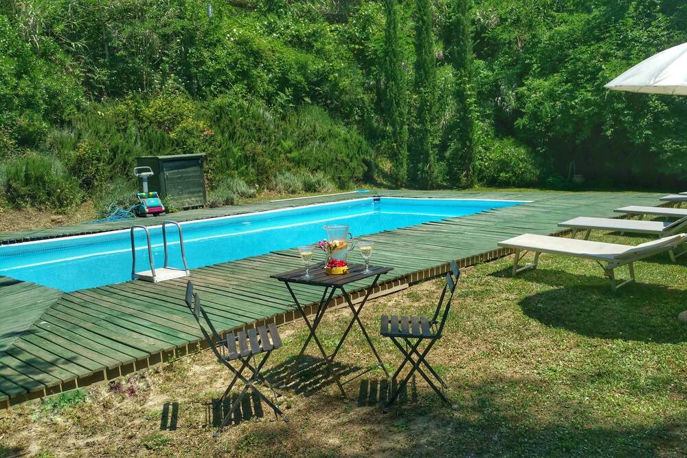 Photo of Outdoor in Lari