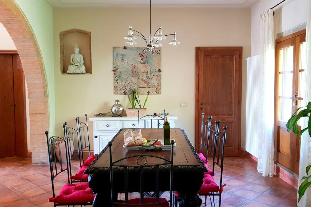 Photo of Bedroom in Lari
