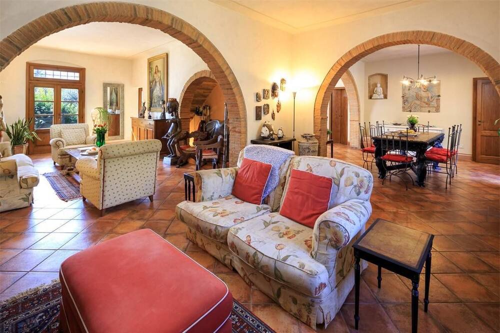 Photo of Livingroom in Lari
