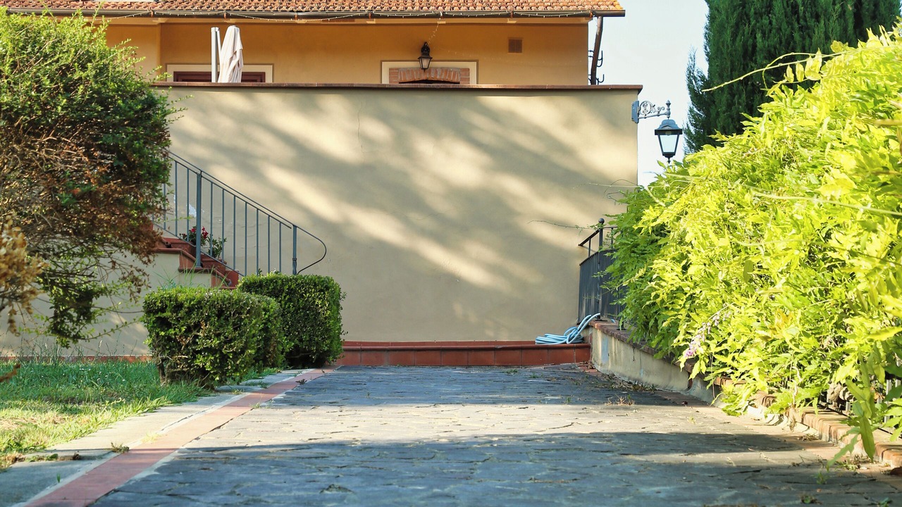 Photo of Outdoor in Lari