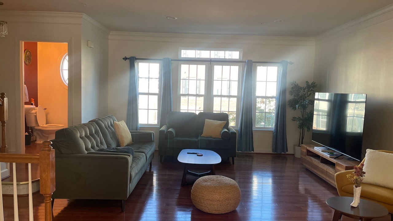 Photo of Livingroom in Burtonsville