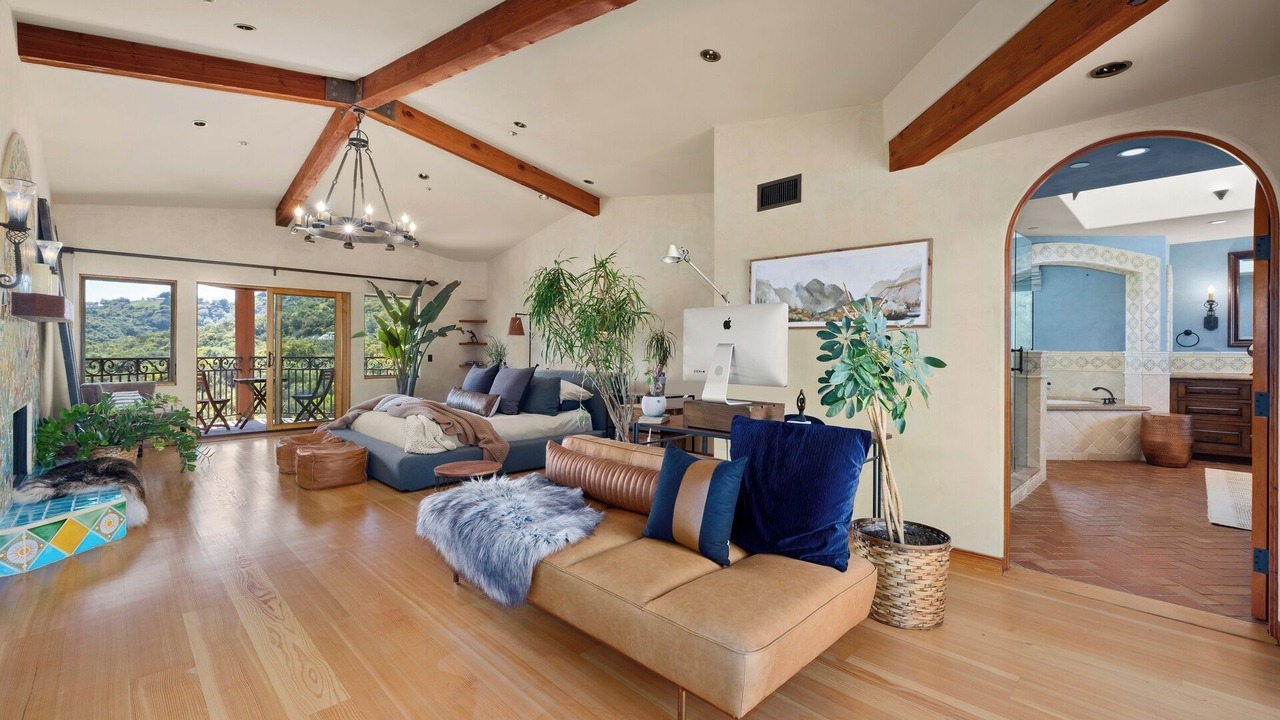 Photo of Livingroom in Topanga