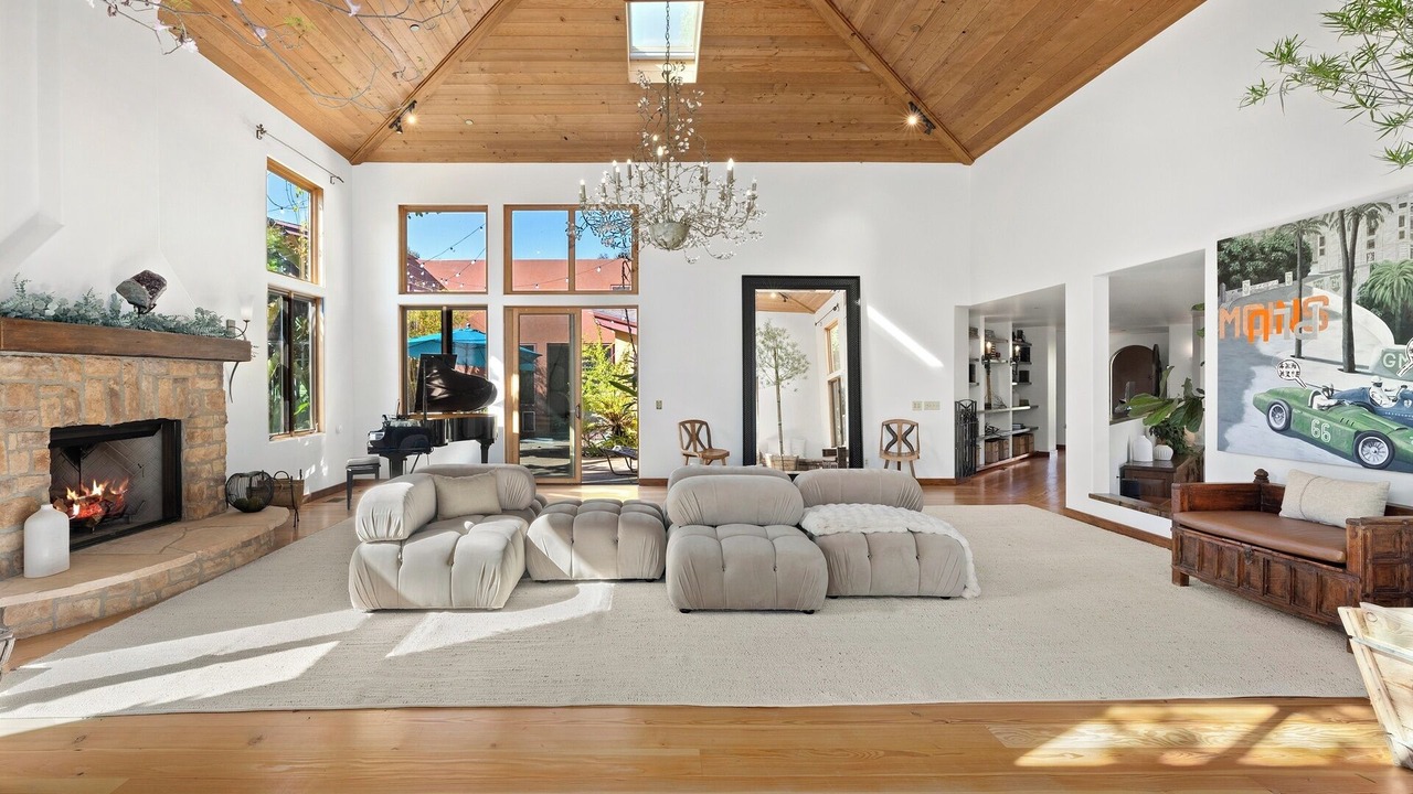 Photo of Livingroom in Topanga